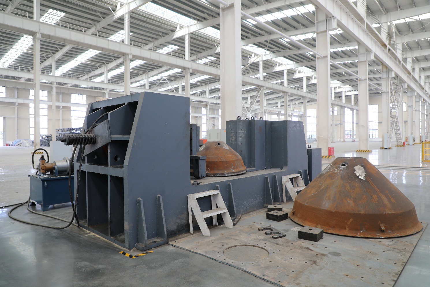 1,300-ton hydraulic correction machine